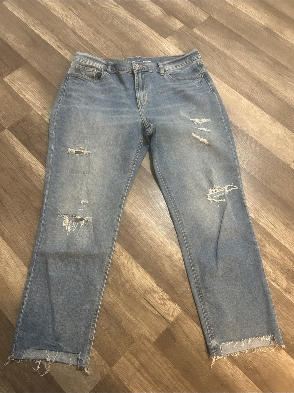 Old Navy Women’s Jeans Mid Rise Boyfriend Distressed Size 10